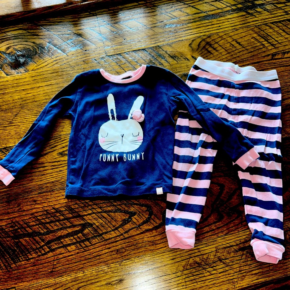 2T Pajamas “funny bunny”